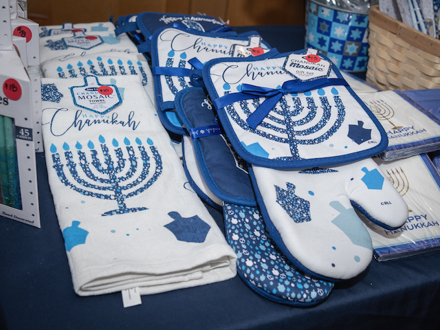 Chanukah themed potholders and towels